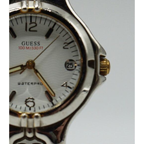 Guess Genuine Quartz Two Tone Analog Ladies Watch New Battery - Picture 4 of 6
